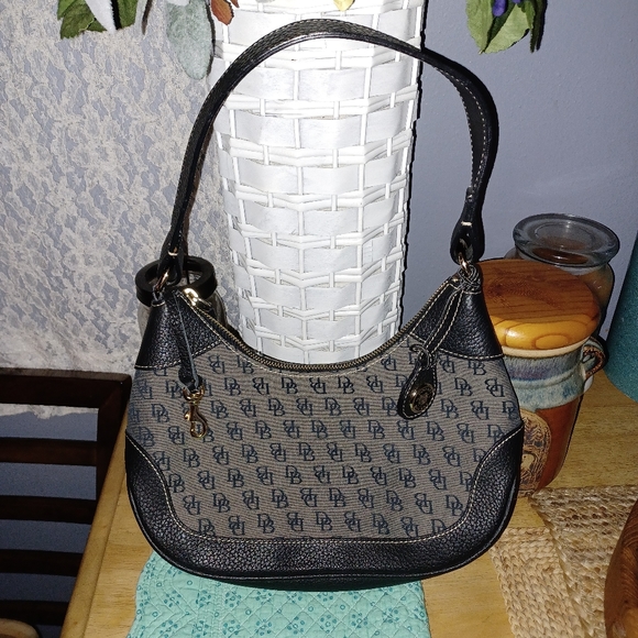 Dooney & Bourke H4 012724 Monogram Black/Gray small shoulder Bag - Picture 5 of 16